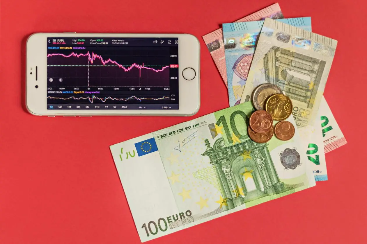 a-growing-currency-exchange-chart-on-a-smartphone-2023-11-27-05-09-31-utc